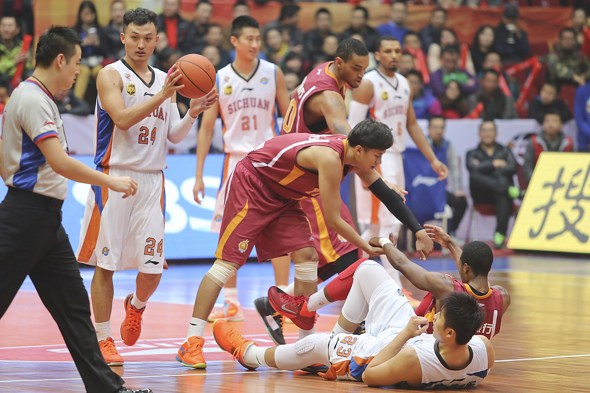 精妙对决!国内篮球职业赛事精彩绝伦视频 精妙对决!国内篮球职业赛事精彩绝伦视频